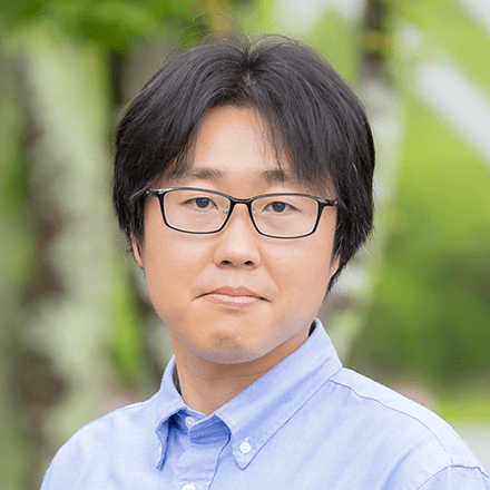 川本助教の顔写真