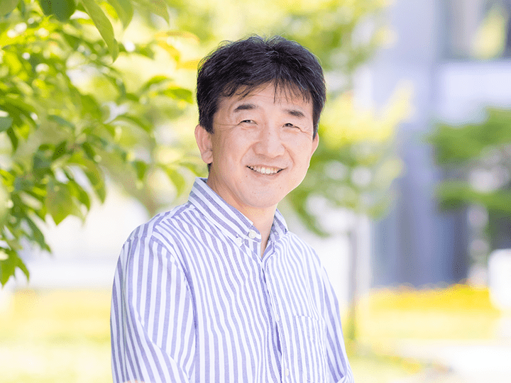 栗崎 晃教授の写真