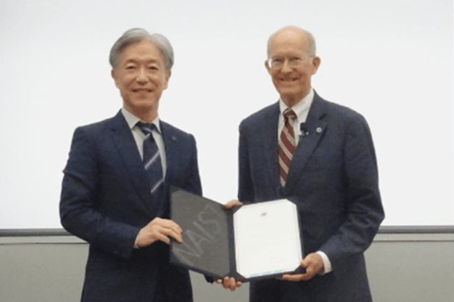 カリフォルニア大学デービス校 Kenneth C. Burtis名誉教授にNAIST国際交流貢献表彰を授与（2026年9月18日）